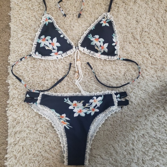 Flower Printed Bikini - Picture 4 of 6